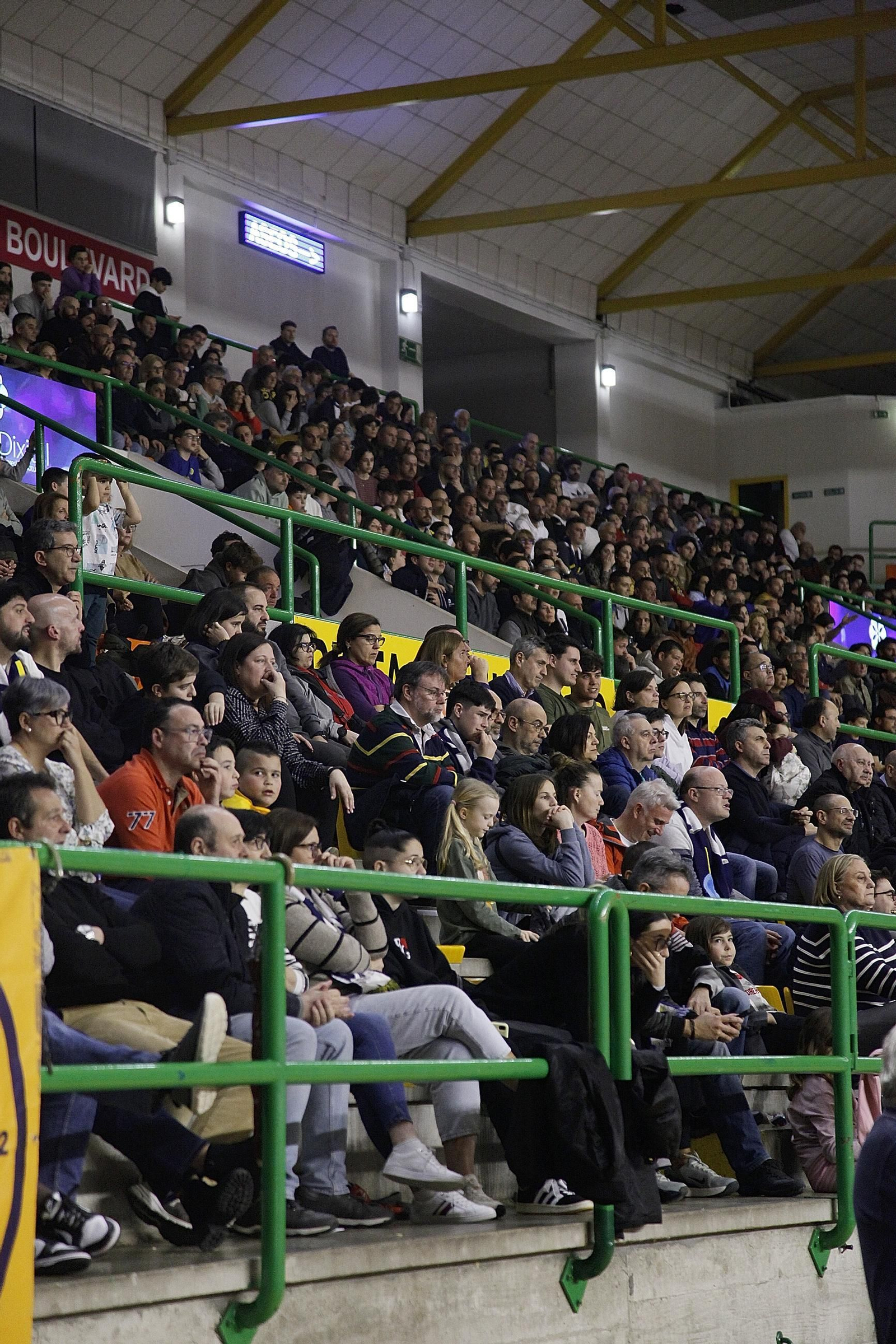 Más de 4.500 aficionados empujaron al COB contra el Estudiantes