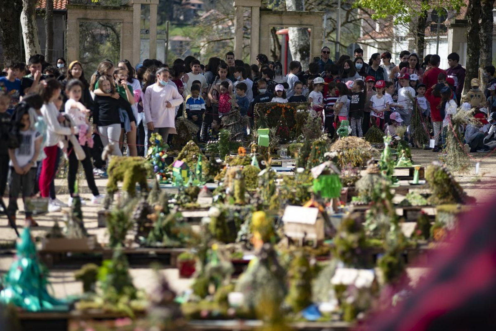 En Allariz apostan pola fórmula dos mini-Maios para fomentar a participación das familias. (Xesús Fariñas)