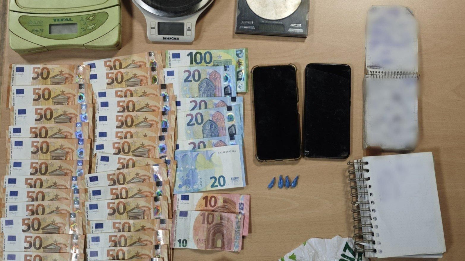 Material incautado a los detenidos en Navia. // Policía Nacional