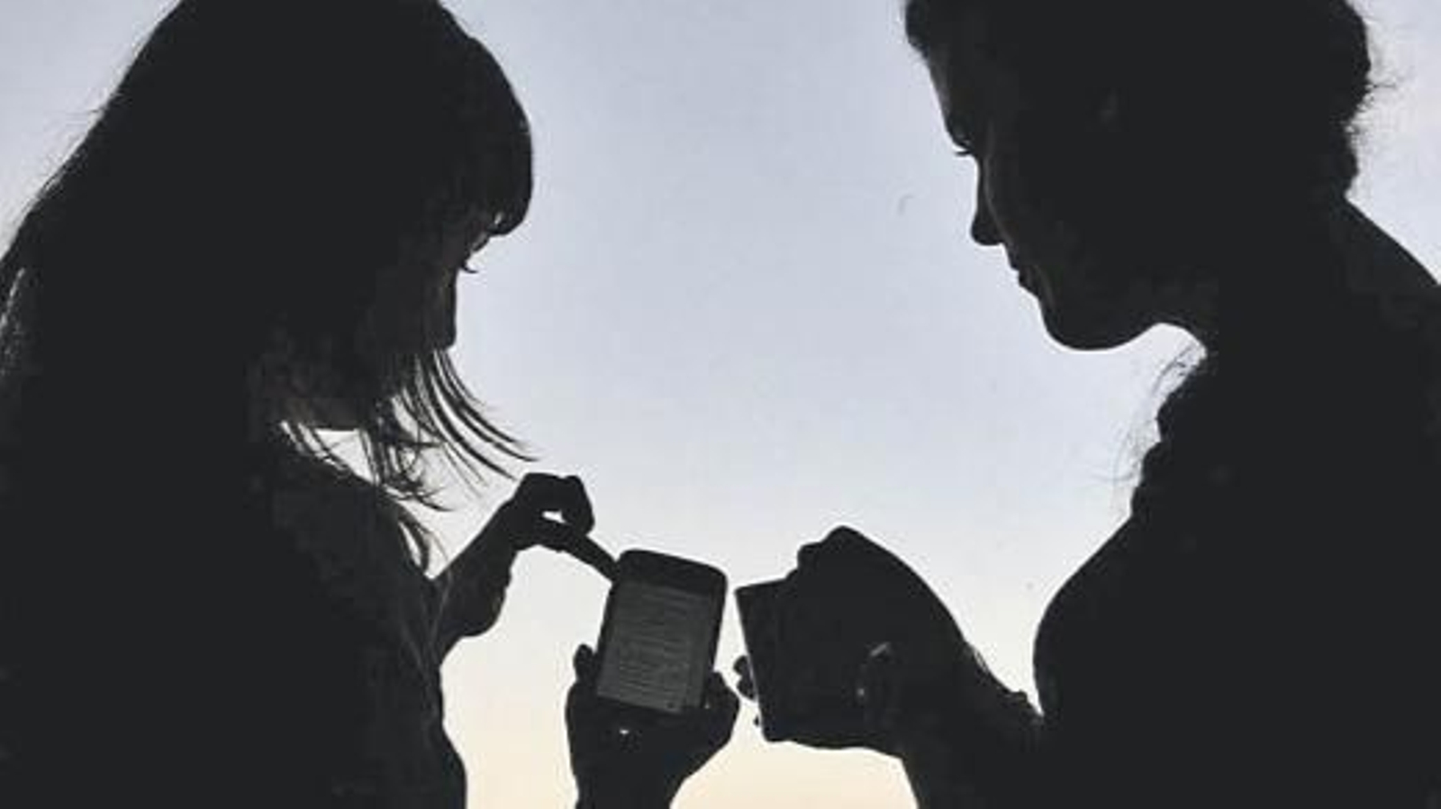 Se debe impulsar la comunicación más allá del teléfono móvil.