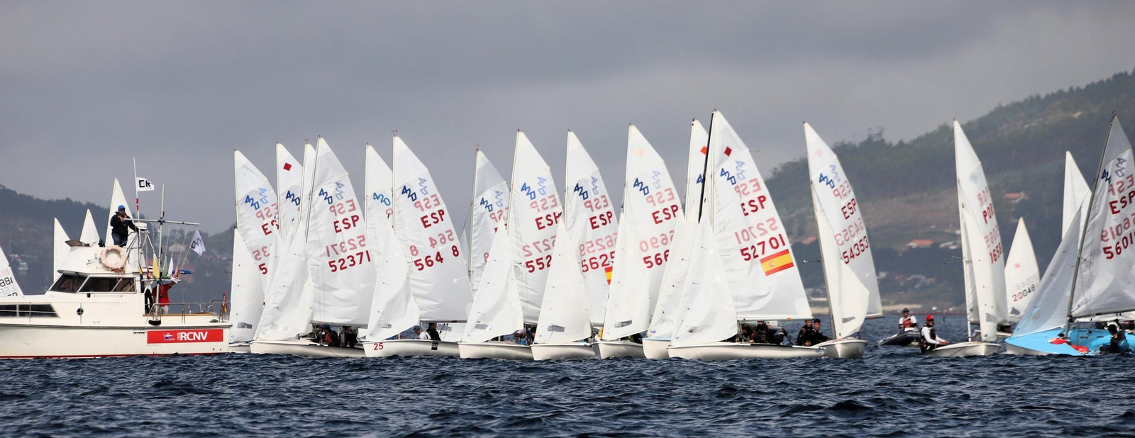 Unas 30 embarcaciones se citan en la ría de Vigo el fin de semana.