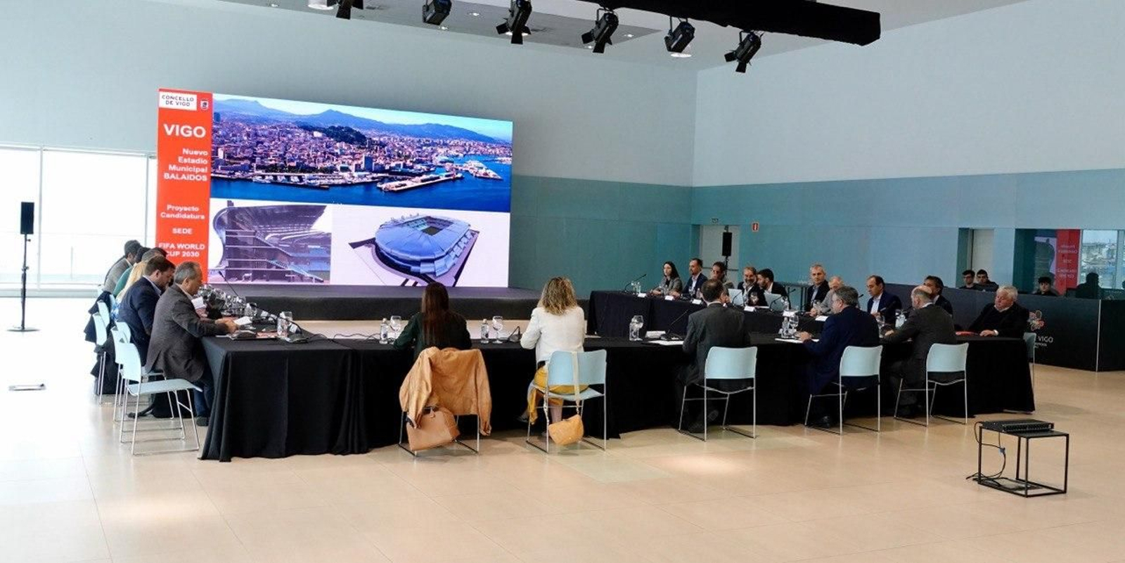 Reunión del Concello de Vigo con la RFEFE, Futgal, Xunta y Celta por el Mundial 2030. // Vicente Alonso