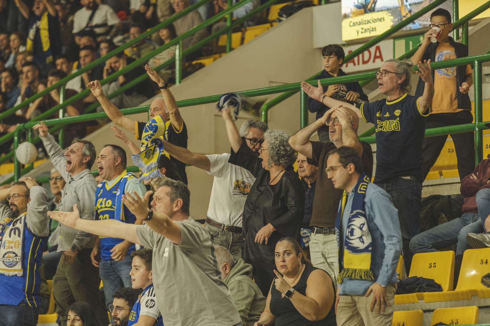 Galería | El COB asusta los fantasmas en Samaín y logra la victoria ante el Fibwi
