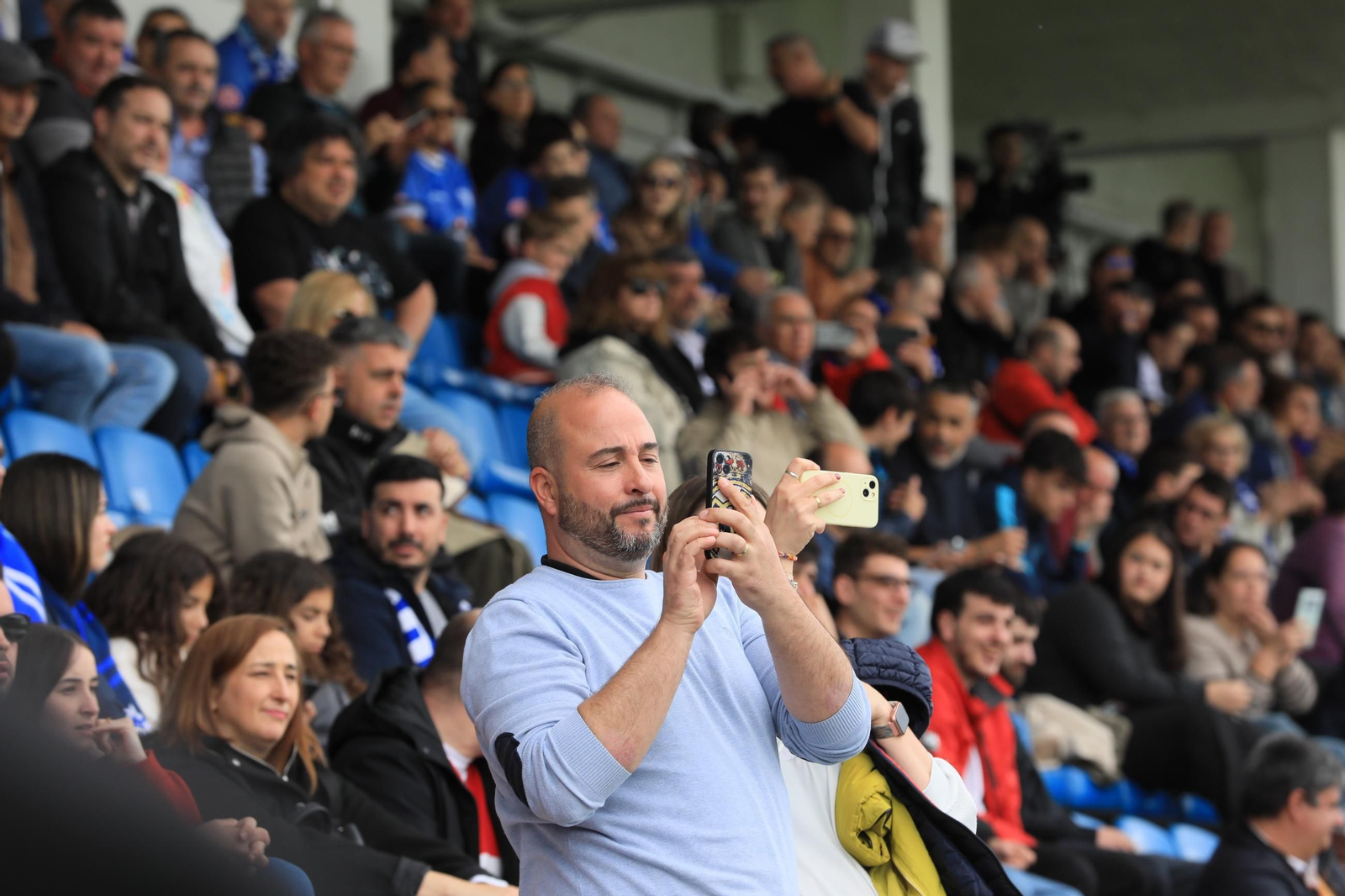 Galería |  Tarde triste en O Couto con el Ourense CF en descenso tras la derrota