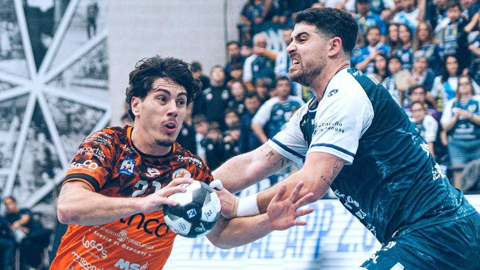 El Balonmán Cangas cayó ayer ante el Torrelavega.