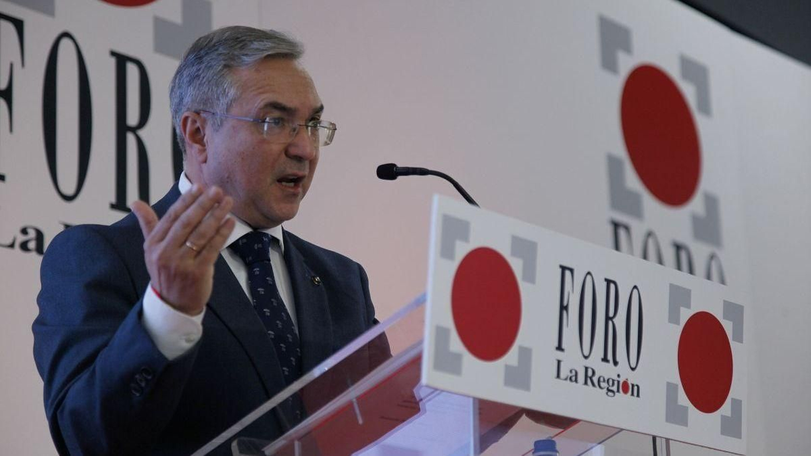 Luis Menor durante su intervención en el Foro La Región.