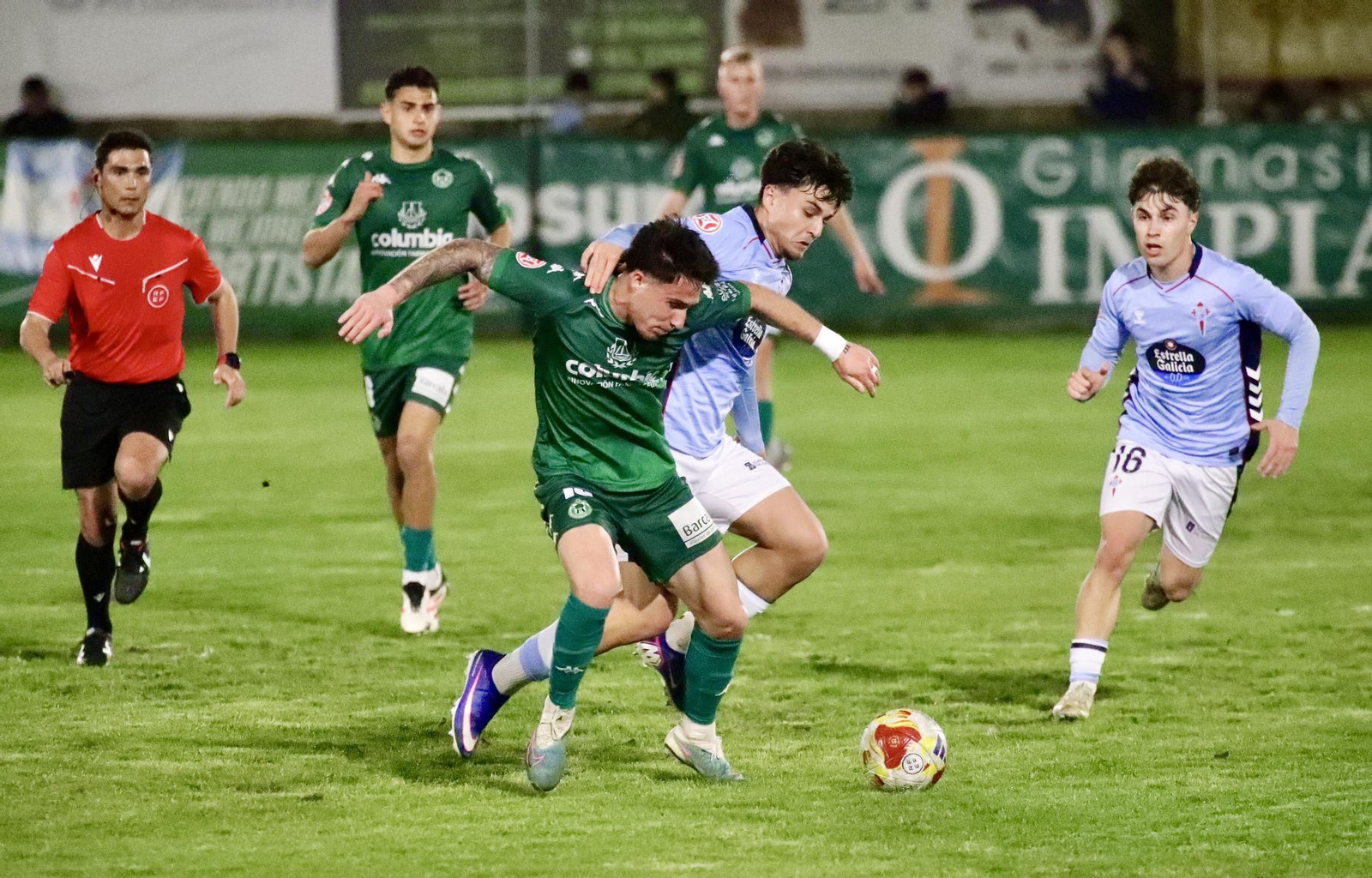 Galería | Espiñedo vive y disfruta del CD Arenteiro ante el Celta Fortuna