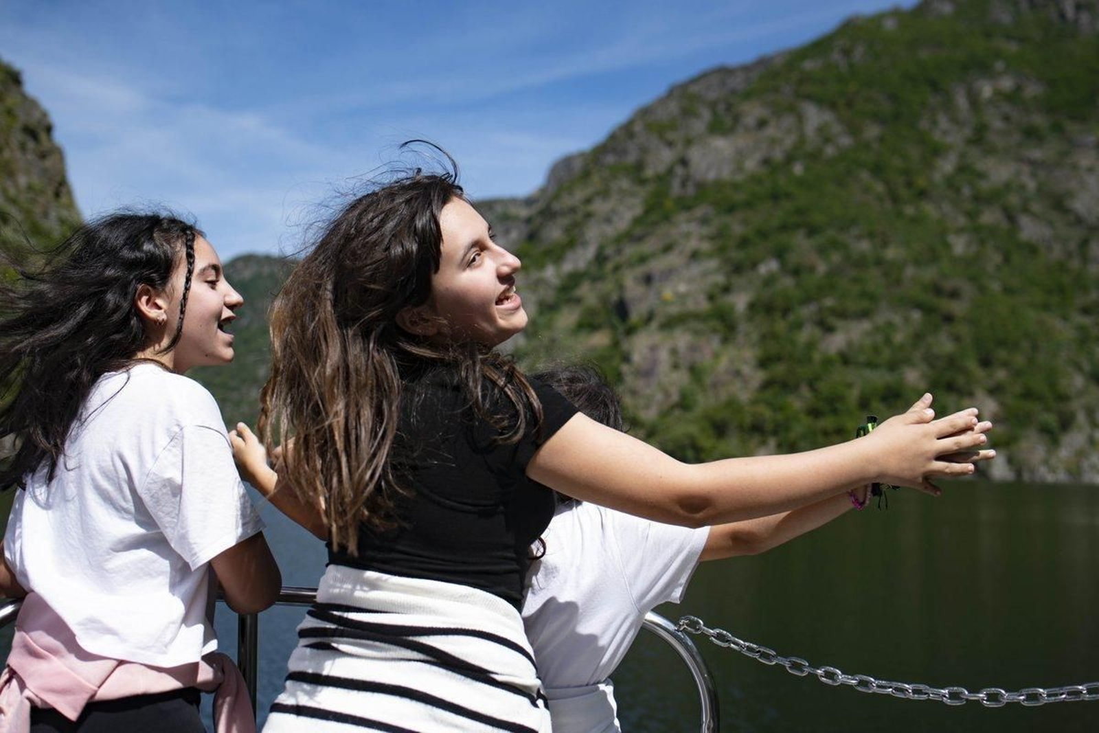Jornada lúdica en la Ribeira Sacra de los colegios San Salvador de Arnoia y Concepción Arenal de Ourense.