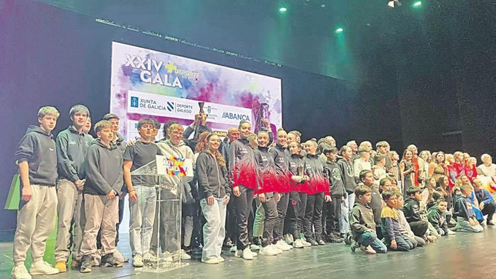 Foto de familia de los ganadores de la XXIV Gala+Deporte La Región.