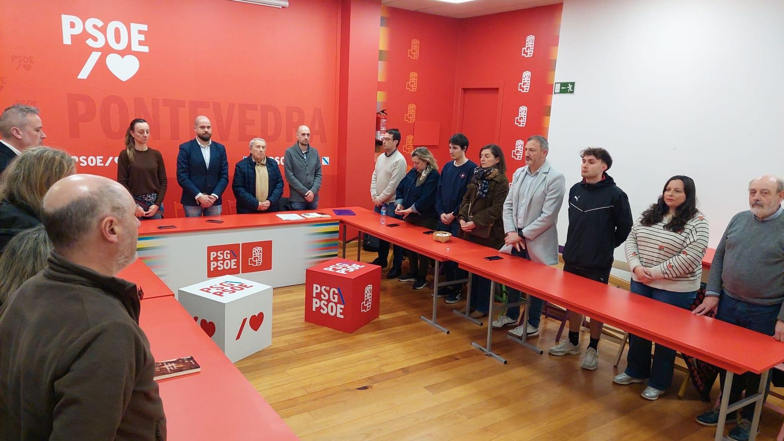 La Ejecutiva Local del PSOE extraordinaria guardando un minuto de silencio.