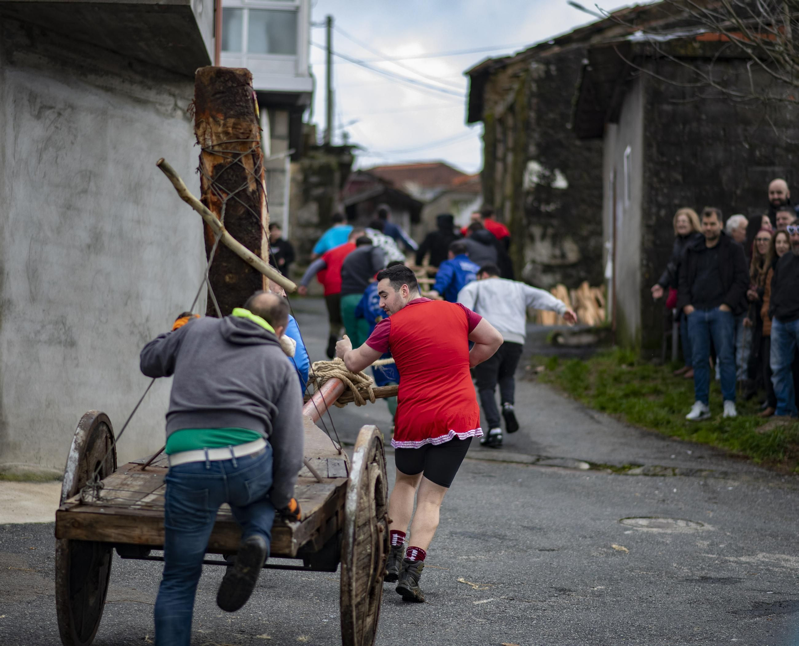 Galería | El meco Abalos recorrió As Teixugueiras, Cartelle