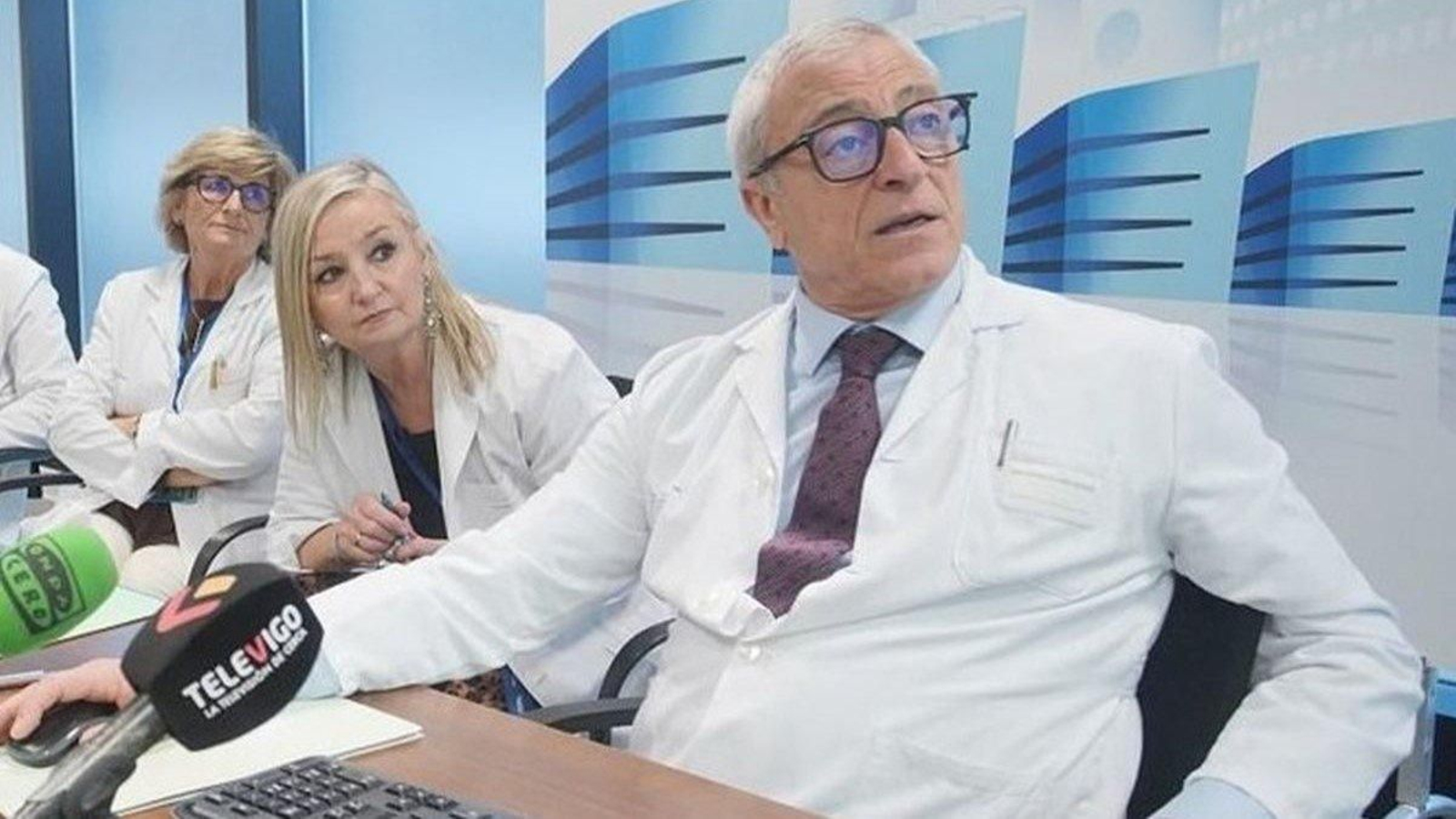 La directora de Enfermería, Pilar Reza, la directora médica,  Susana Cerqueiro, y el gerente.