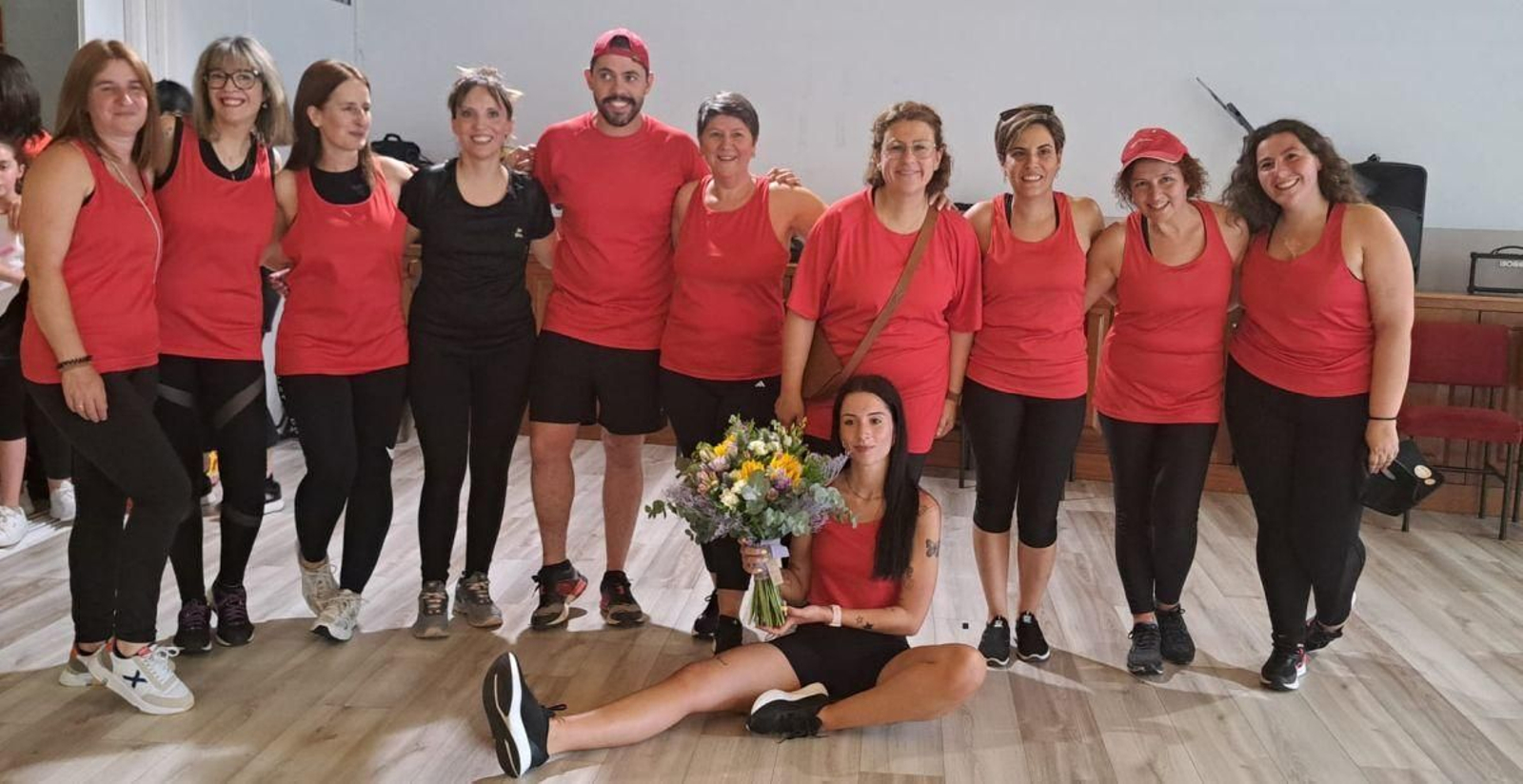 Grupo de clases de Zumba del Casino de Carballiño.