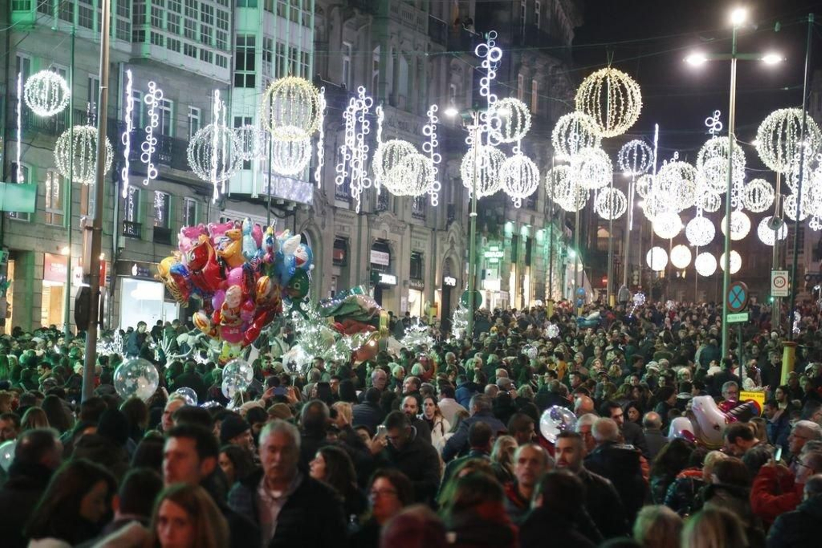 Los turistas invaden Vigo en el Puente238