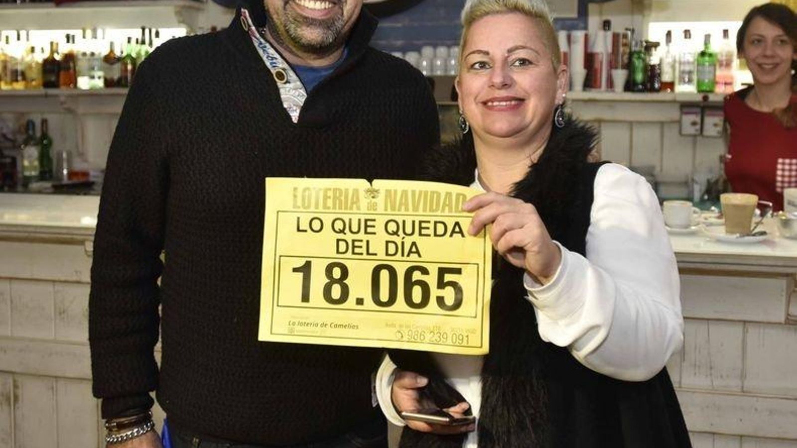 Víctor Domínguez, encargado del bar, y Yoli Domínguez, socia.