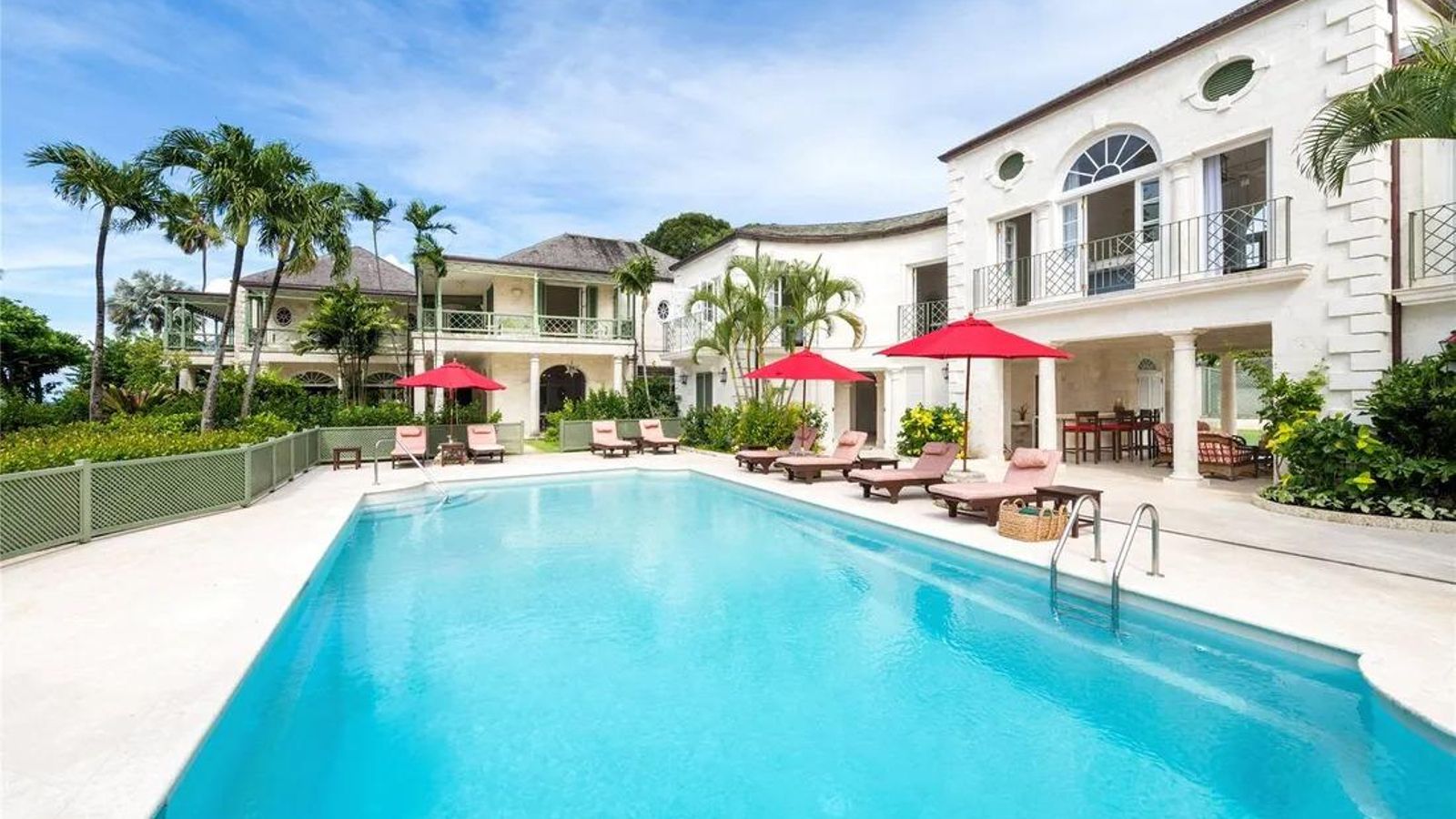 Exteriores de la propiedad