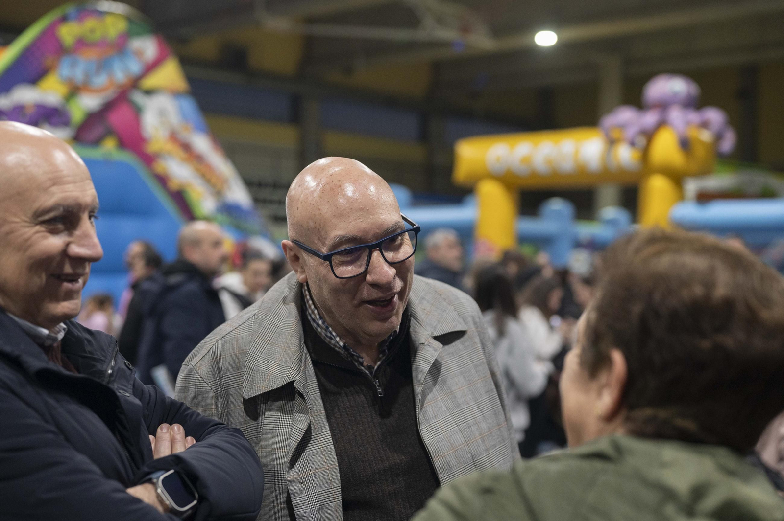 El alcalde de Barbadás, Valcárcel, recientemente acusado de acoso laboral, participa en la recepción institucional a los Reyes Magos durante su visita al municipio.