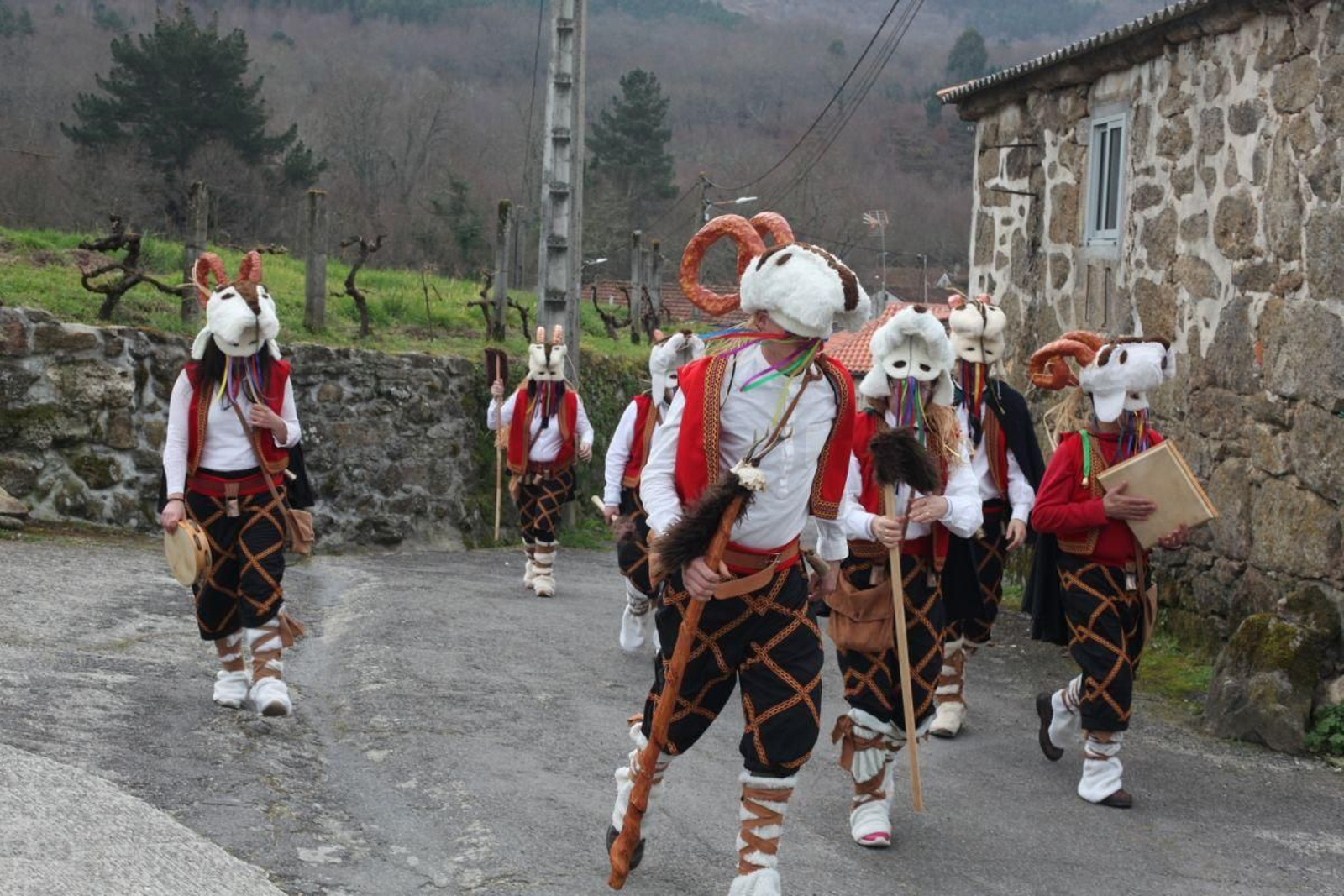 Los cabreiros durante una visita al rural de Muíños.