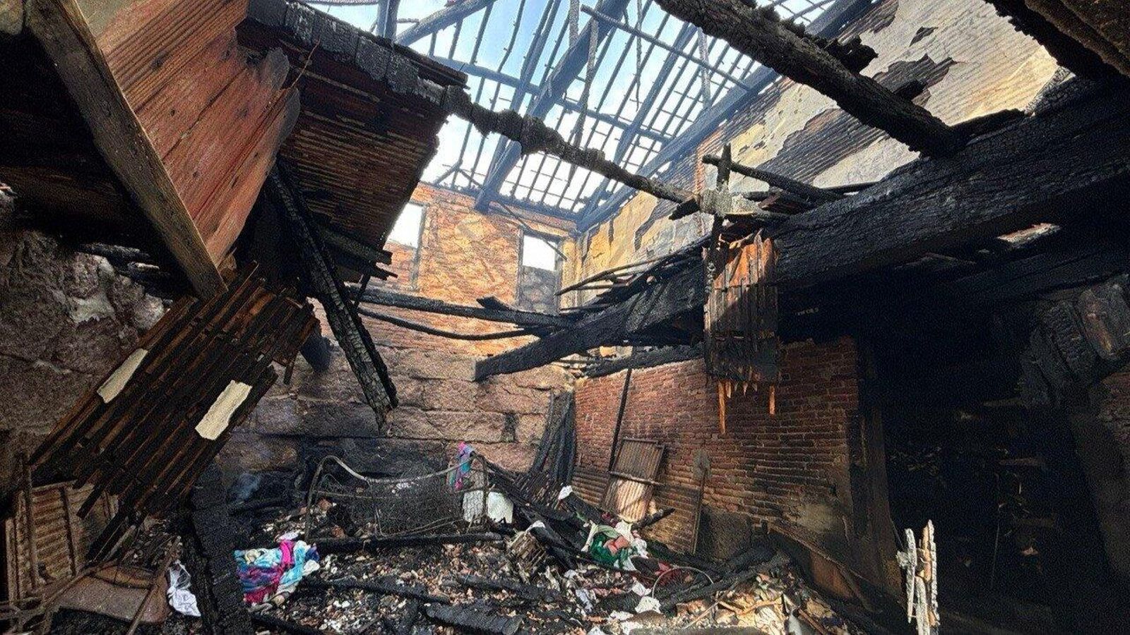 Incendio en una casa de Xinzo: así quedó el inmueble.