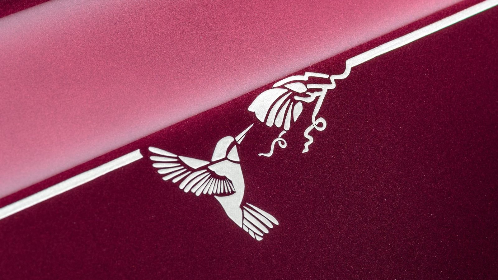 Detalle del colibrí en el exterior del Rolls-Royce Phantom Hummingbird