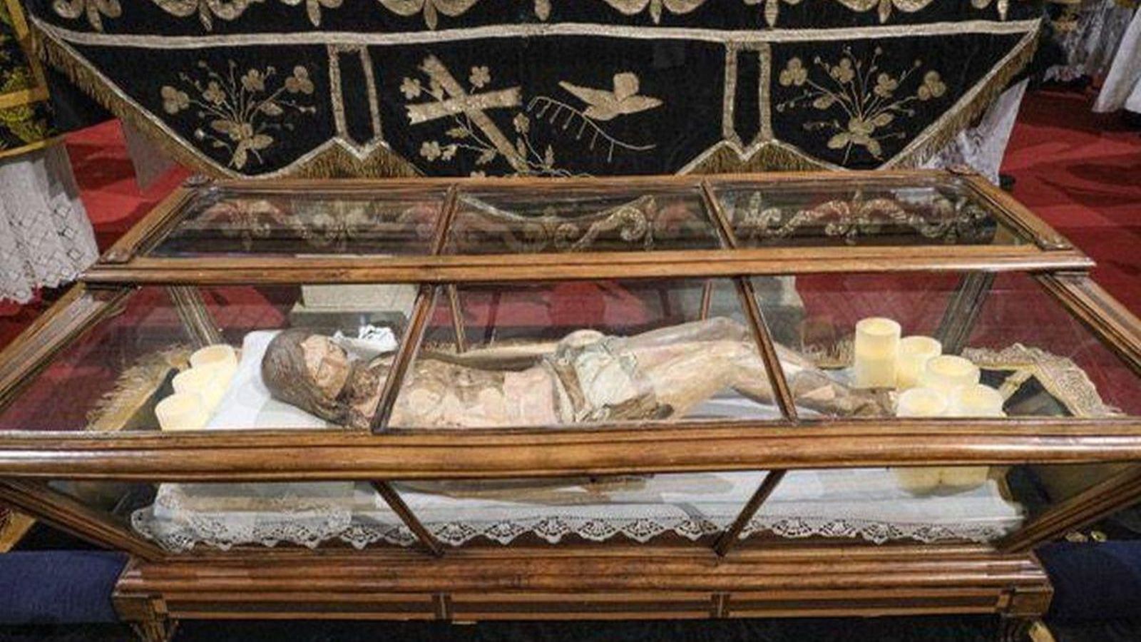 La figura antes de restaurar.