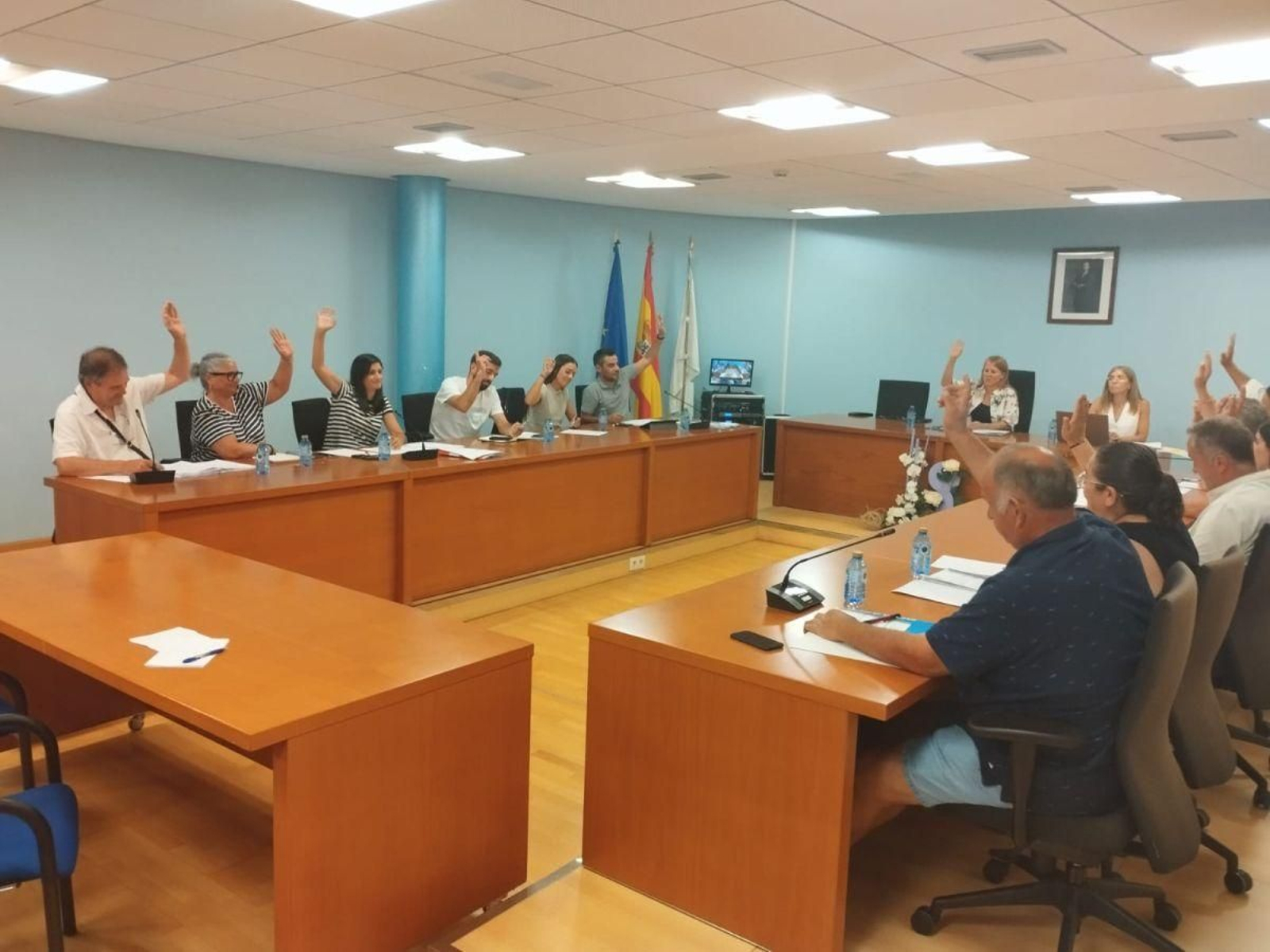 Pleno en el que, la oposición, volvió a rechazar las dedicaciones y sueldos del gobierno local.