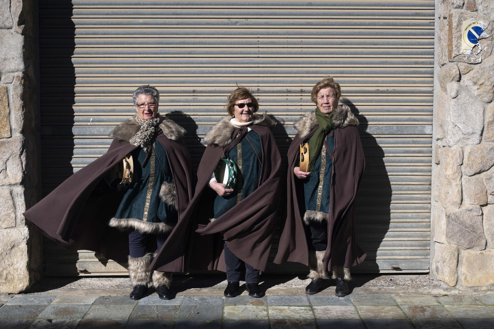 Galería | La música y el color de los Vellarróns en el Entroido de Riós