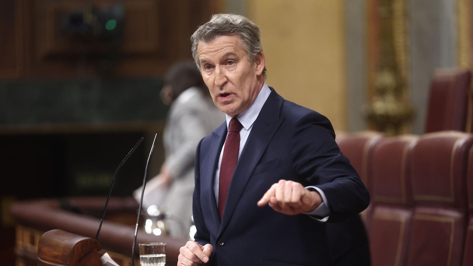 El presidente del Partido Popular, Alberto Núñez Feijóo, durante una sesión de control al Gobierno