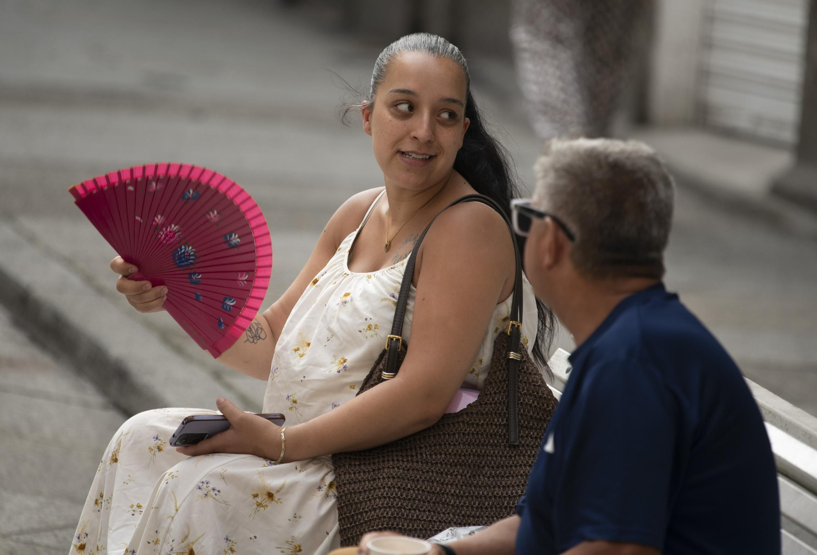 Galería | Ourense vive el calor extremo con los abanicos y helados como aliados
