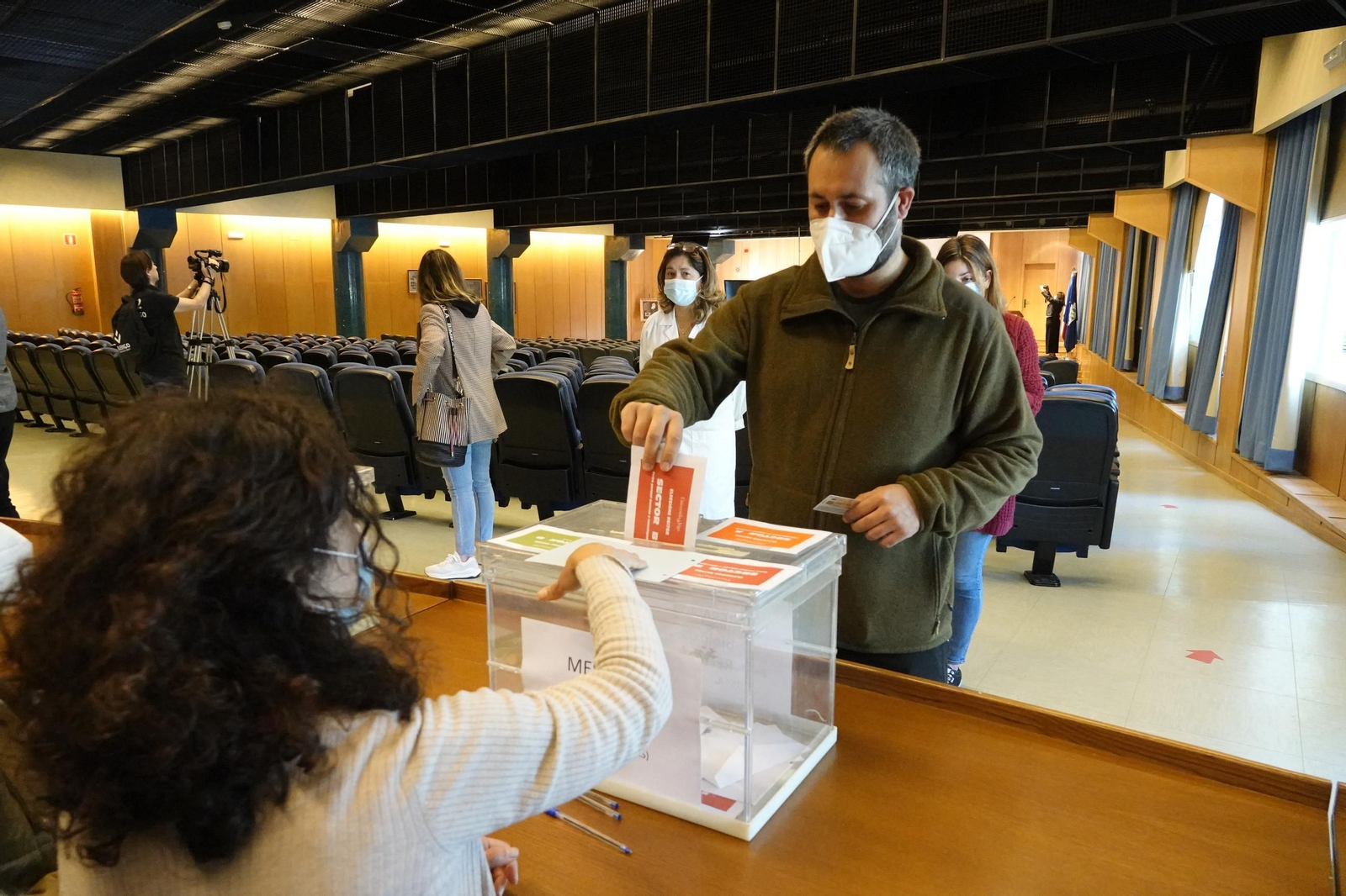 Fotografía de las últimas elecciones a rector de la UVigo en mayo de 2022.