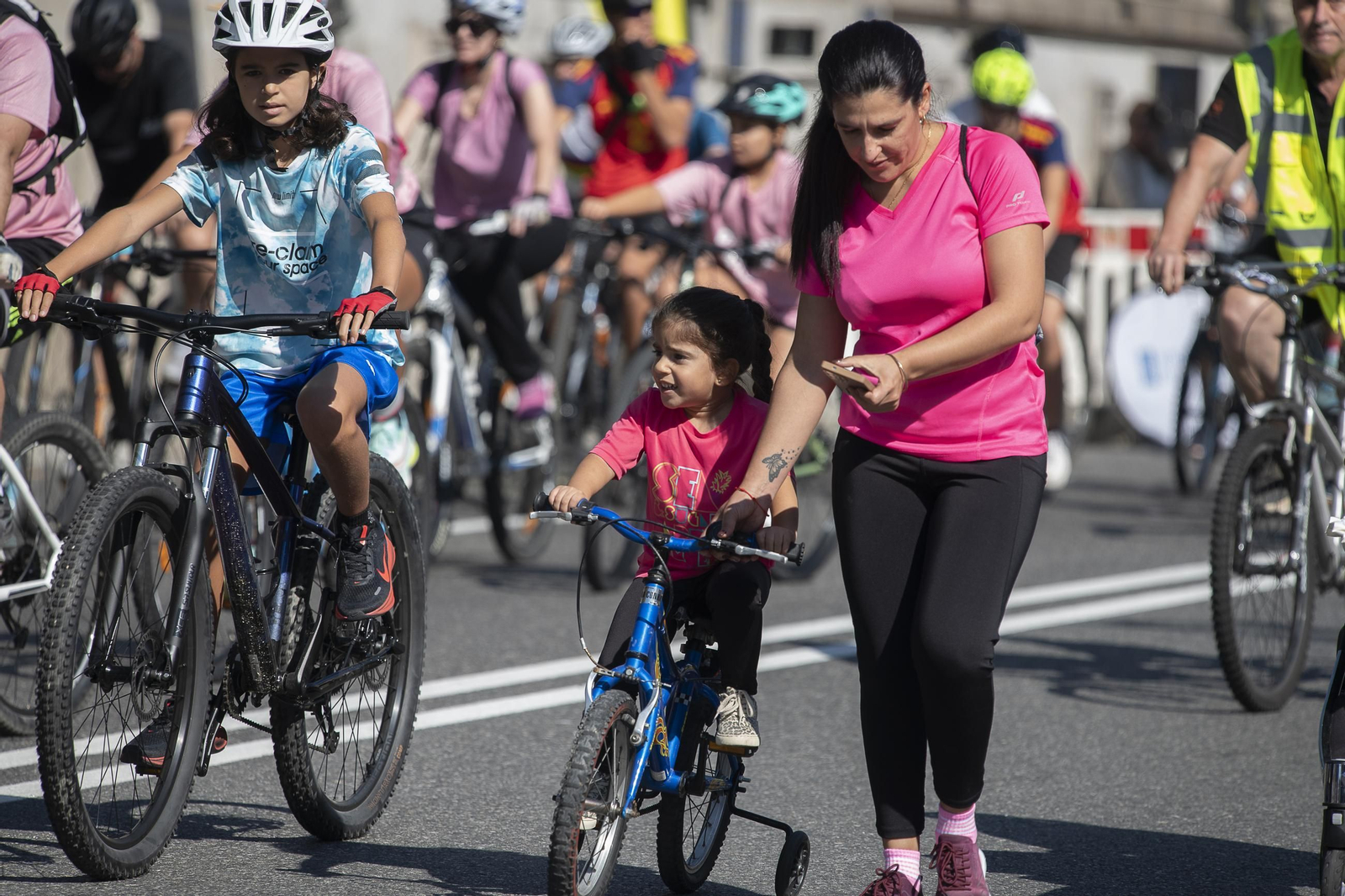 Galería | Ourense disfruta de un Día da Bici con sol, ambiente familiar y regalos