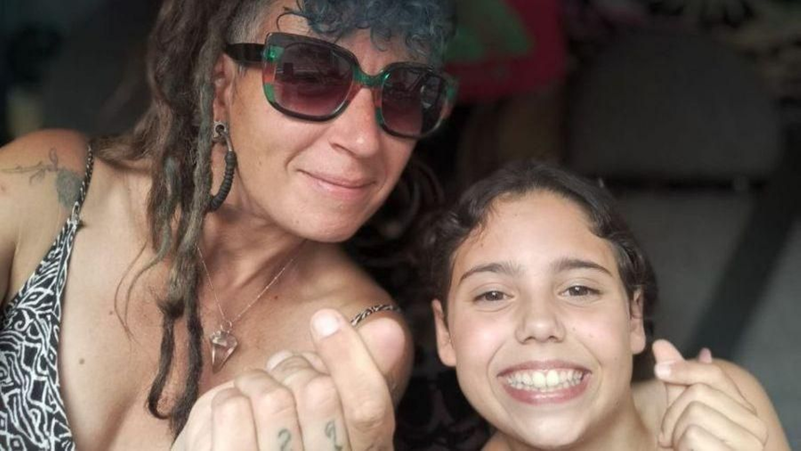 Sara Marcet, con su hija Serea, de 10 años, que lleva de primero su apellido.