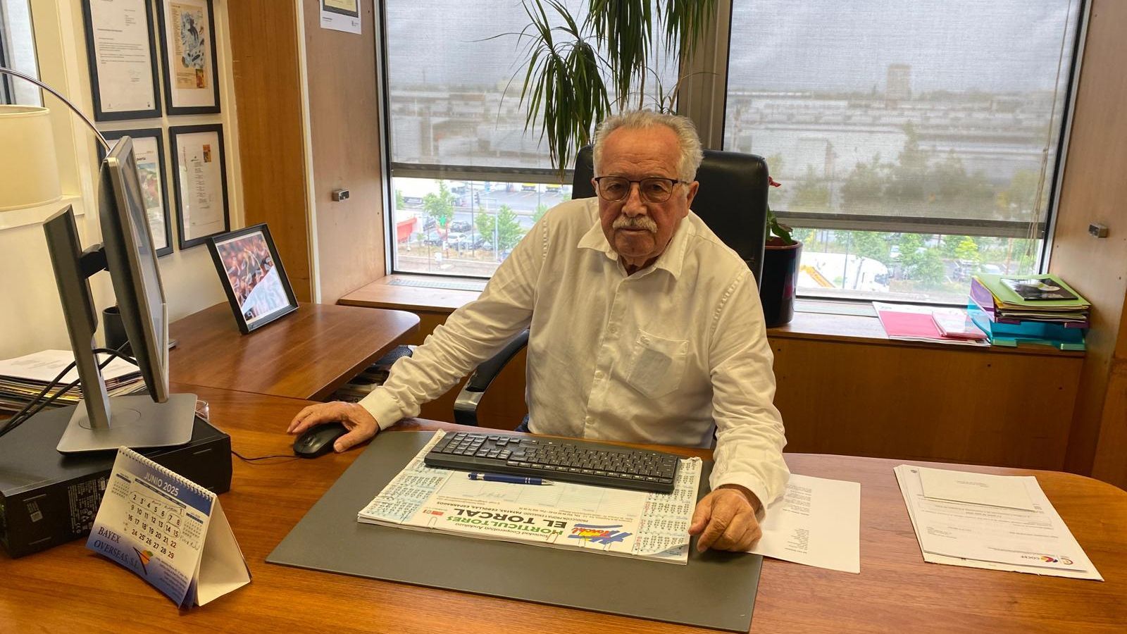 Olivier Herrera Marín en sus oficinas en París durante el encuentro con LRI