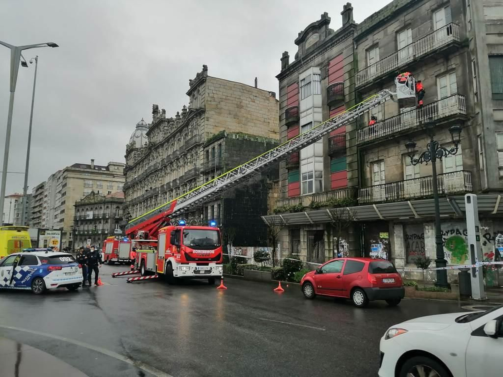 Se derrumba un edificio en el centro de Vigo _ Vicente Alonso 13