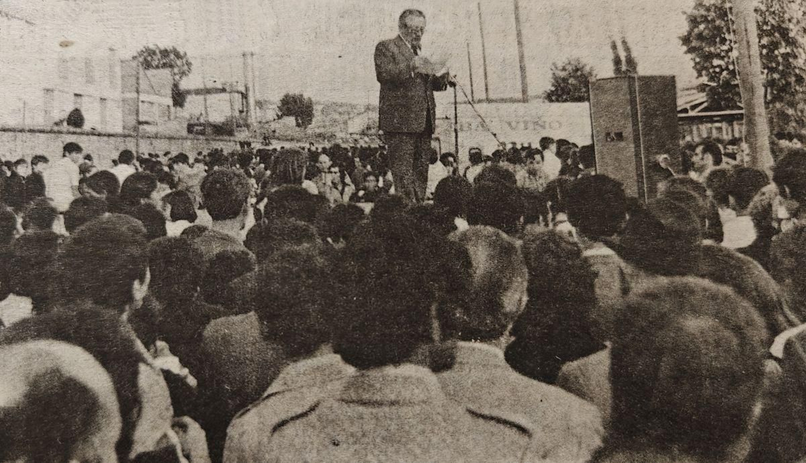 Segundo Alvarado lee el pregón de la I Festa da Queimada.