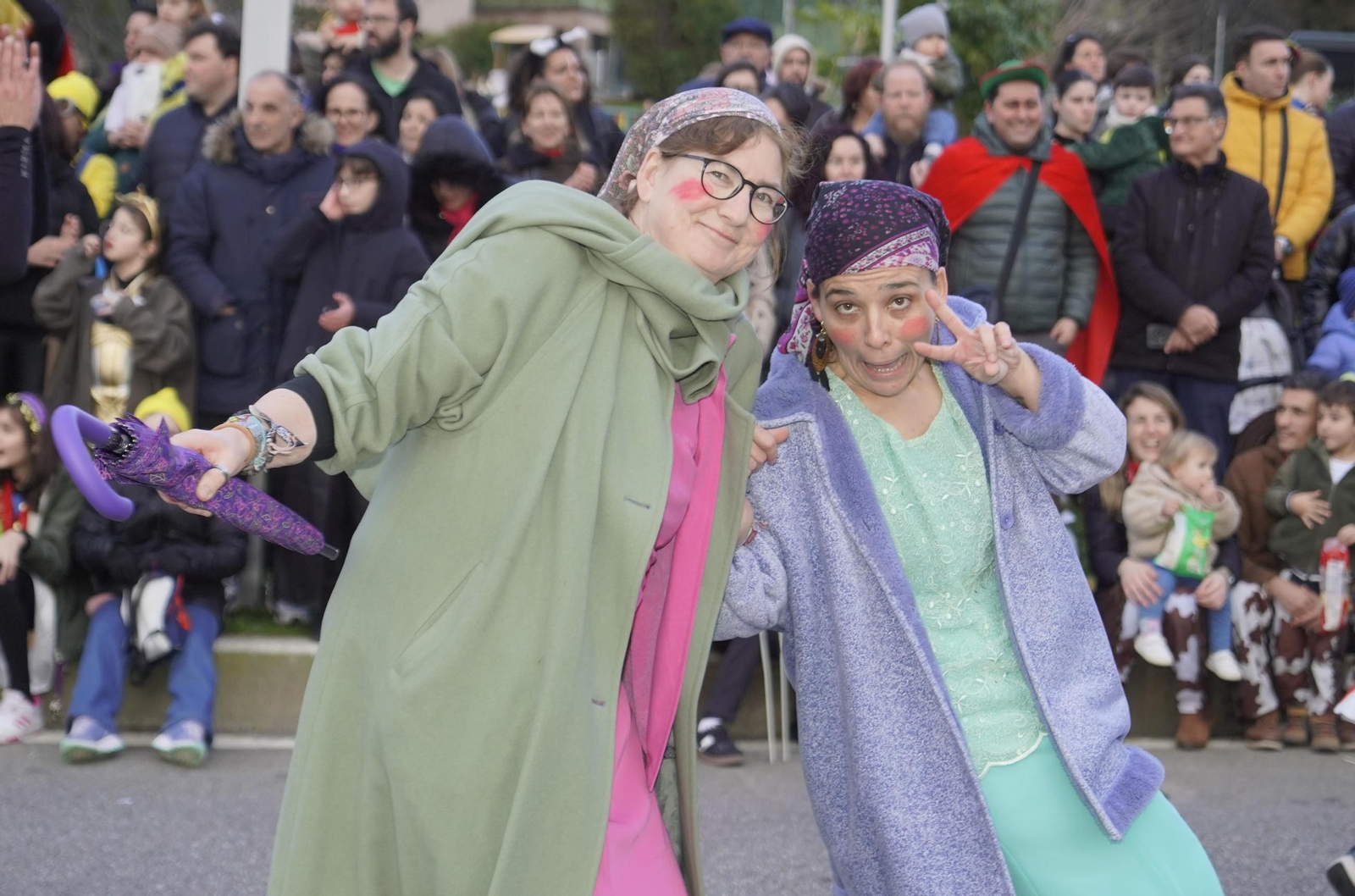 Galería | El desfile de comparsas del Entroido 2026 ilumina las calles de Vigo