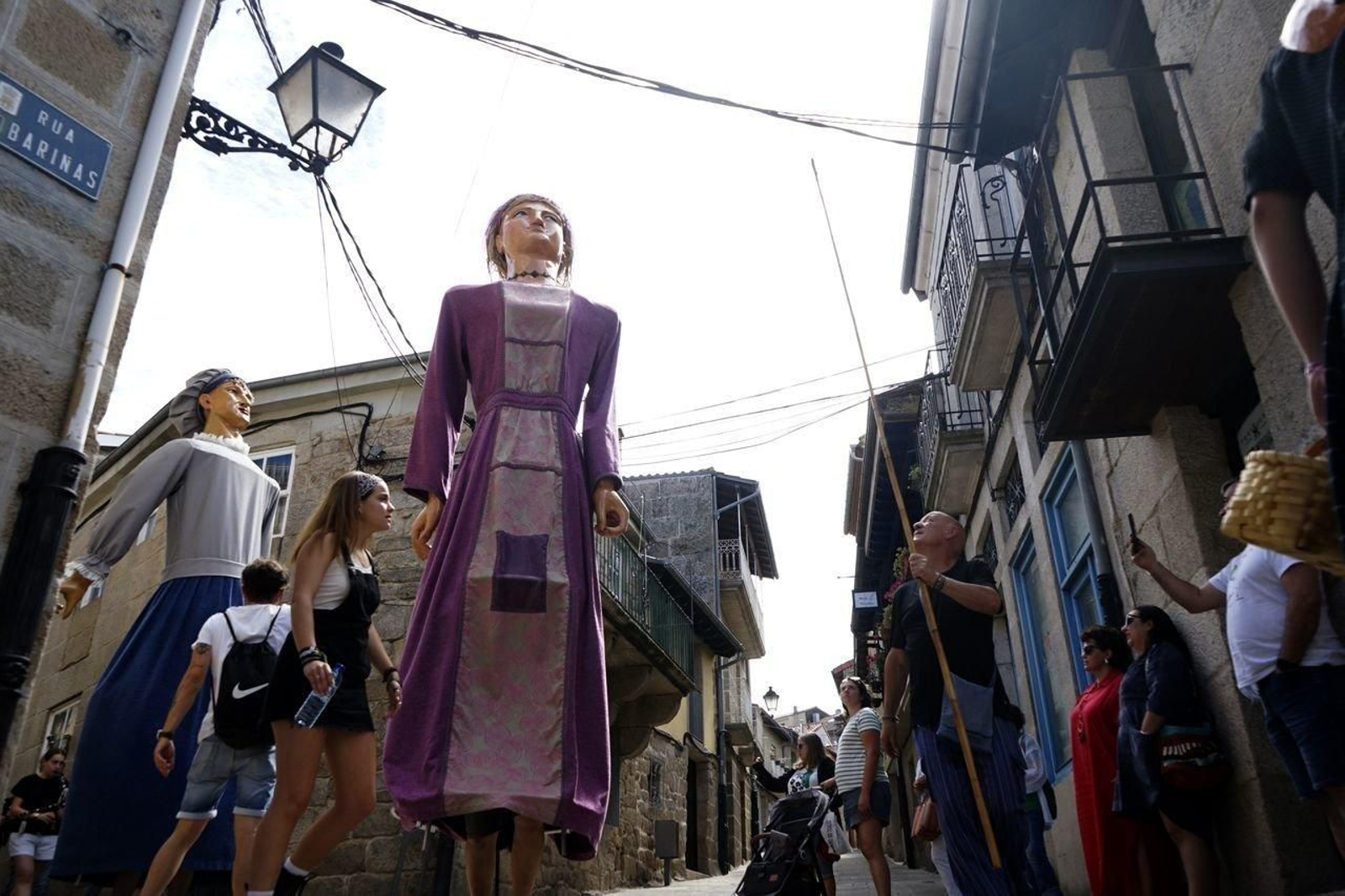 Los gigantes por el centro de Allariz.