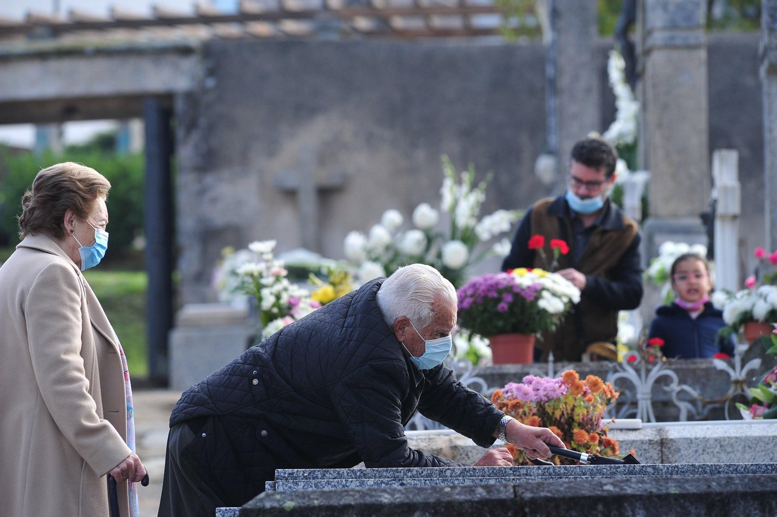 Día de Todos los Santos en el cementerio de San Francisco. José Paz