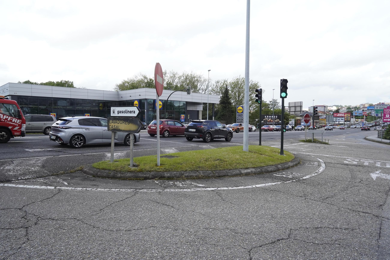 El cruce con Camiño da Raposeira y Gandarón tendrá nuevas isletas y una mejor canalización del tráfico.