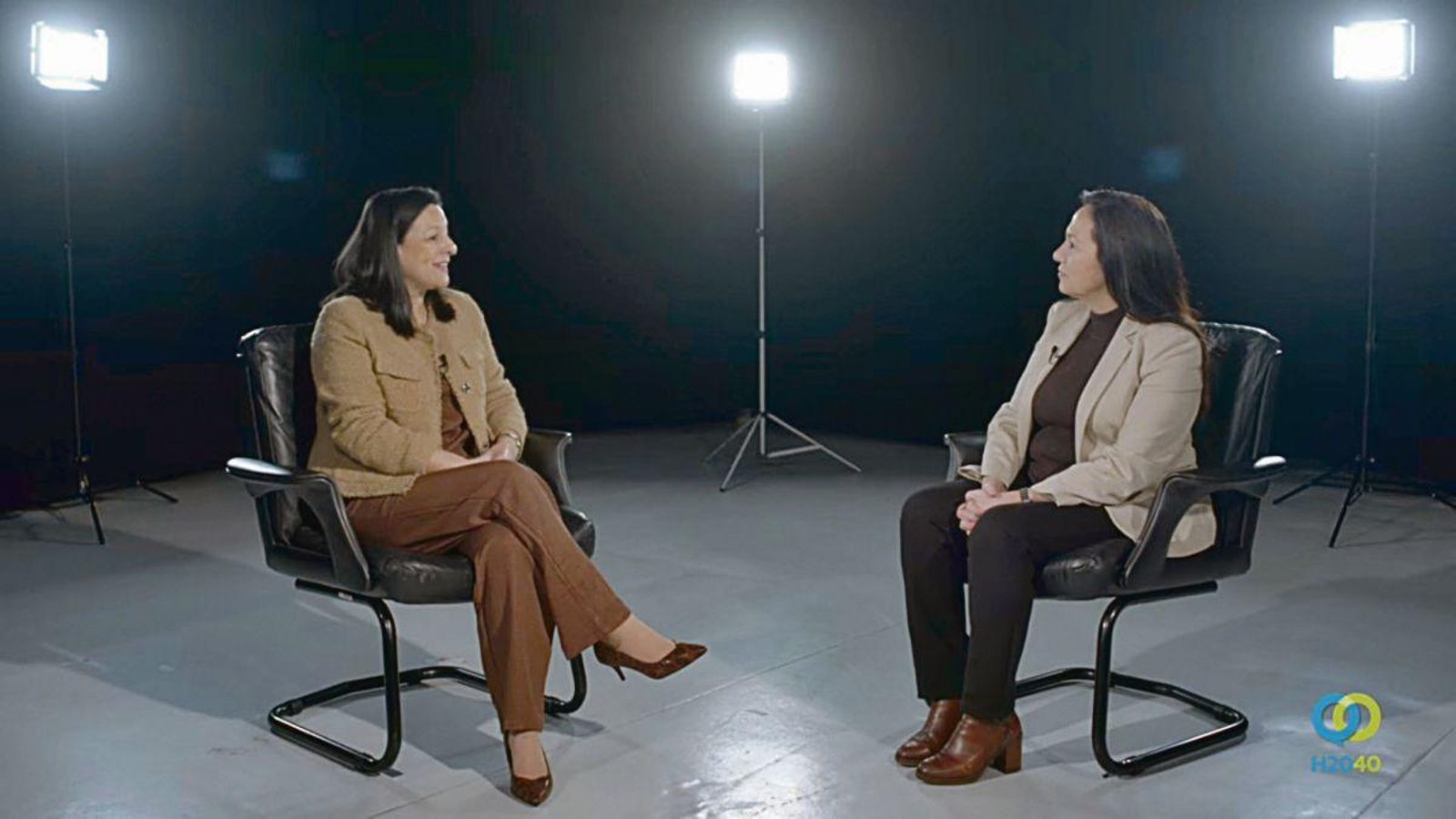 Conversación entre Belén Rubio y Mª José Bravo Bosch, que aspira a renovar como secretaria general de la UVigo