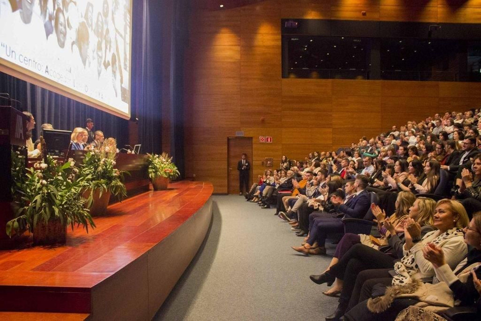 El Aloya hizo entrega de los títulos a 120 alumnos que finalizaron el ciclo en junio.