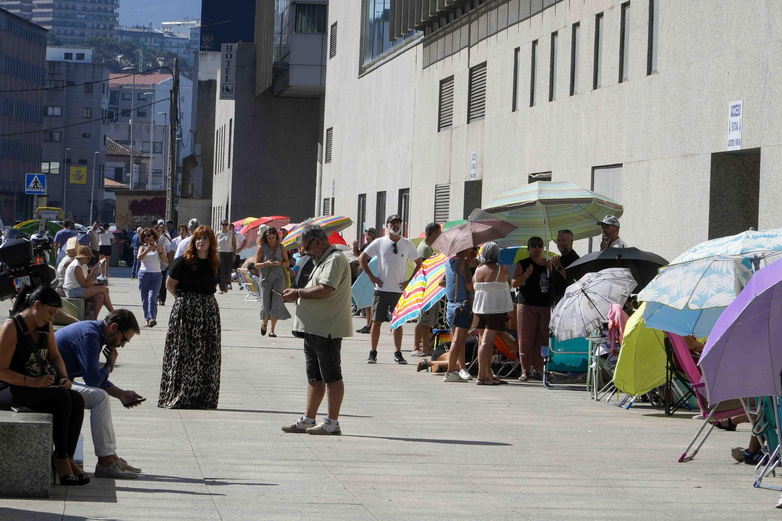 Galería | Infinitas colas por una entrada para Arde Bogatá en Vigo