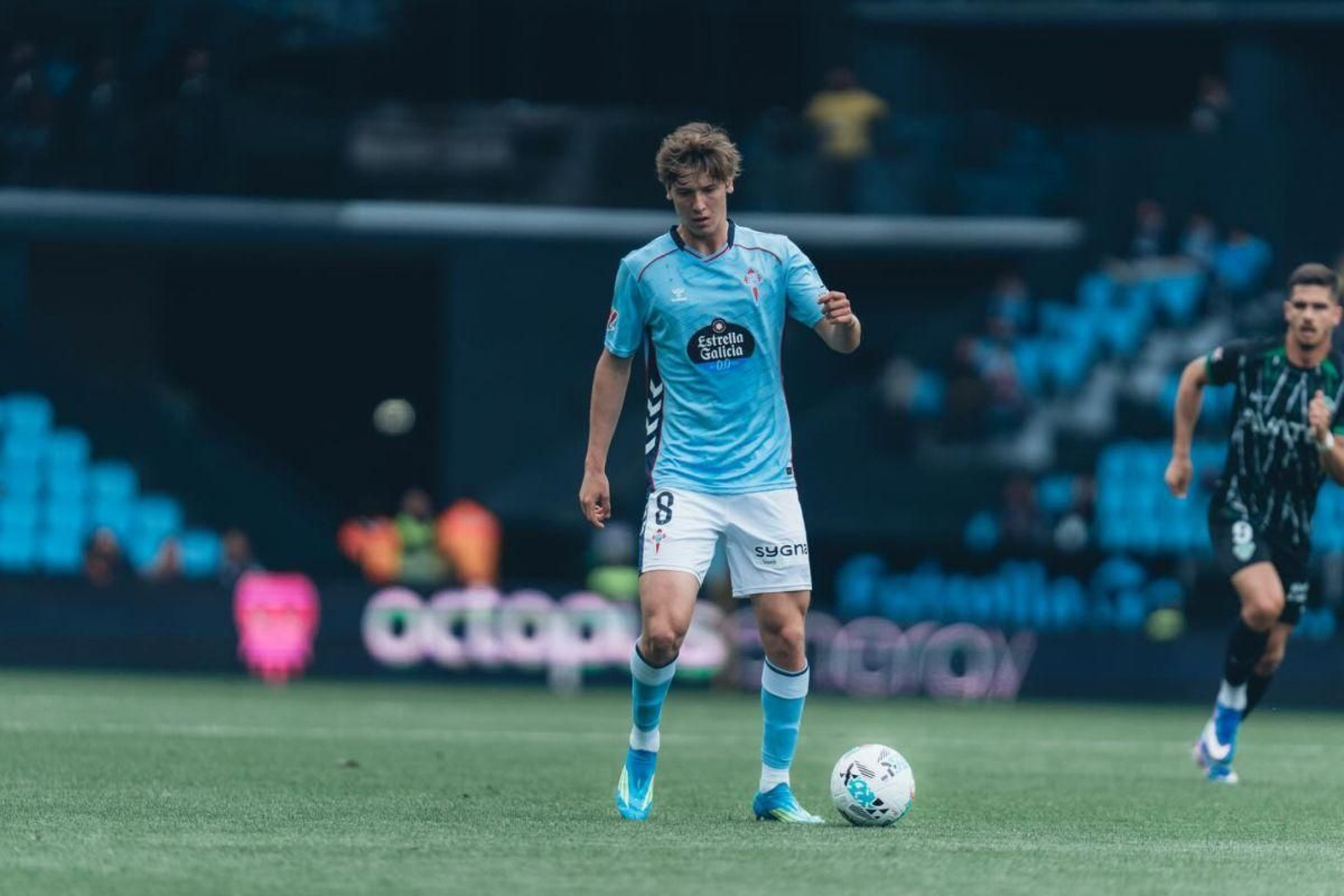 Fer López, con la camiseta del Celta durante un partido en Balaídos la pasada temporada.