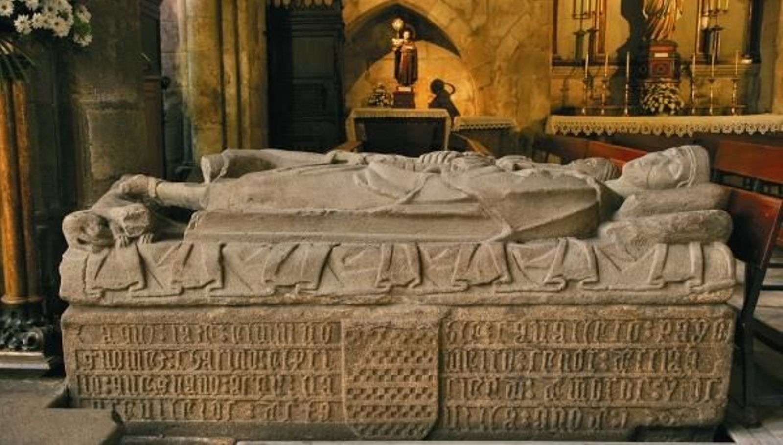 Sepulcro de Paio Gómez Charino en San Francisco, Pontevedra (1308).