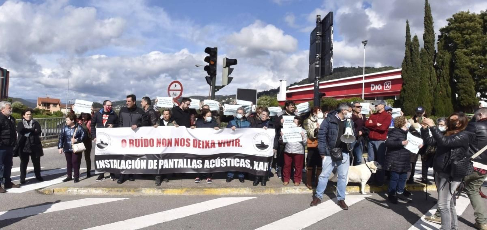 Los vecinos de Teis exigen solución al calvario de la AP-9