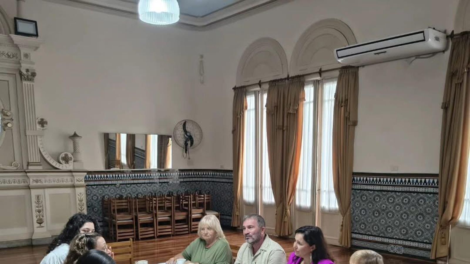 Con la Comisión Directiva del Centro Gallego de Avellaneda