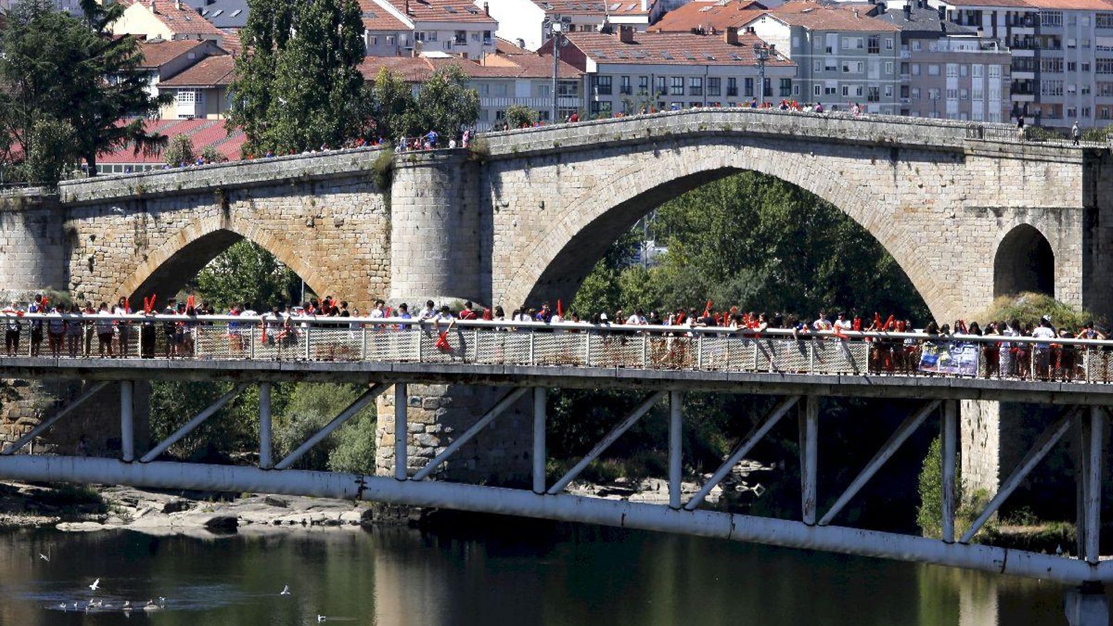 El hueco del Puente Romano a la vista desde el Puente Nuevo.