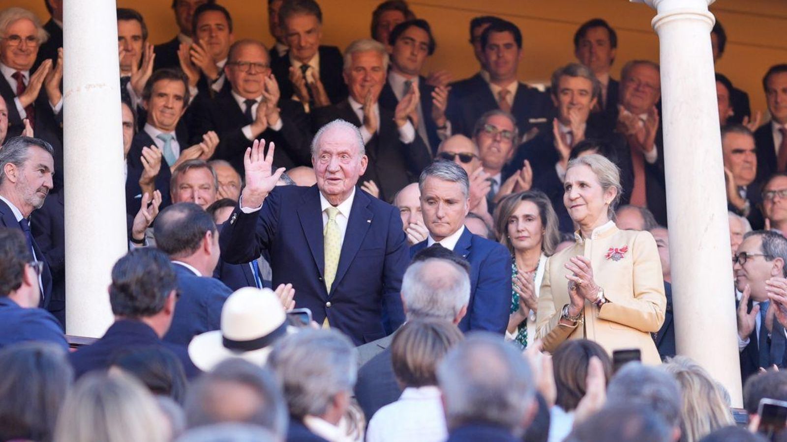 El rey emérito volvió a la Plaza de la Maestranza de Sevilla diez años después.