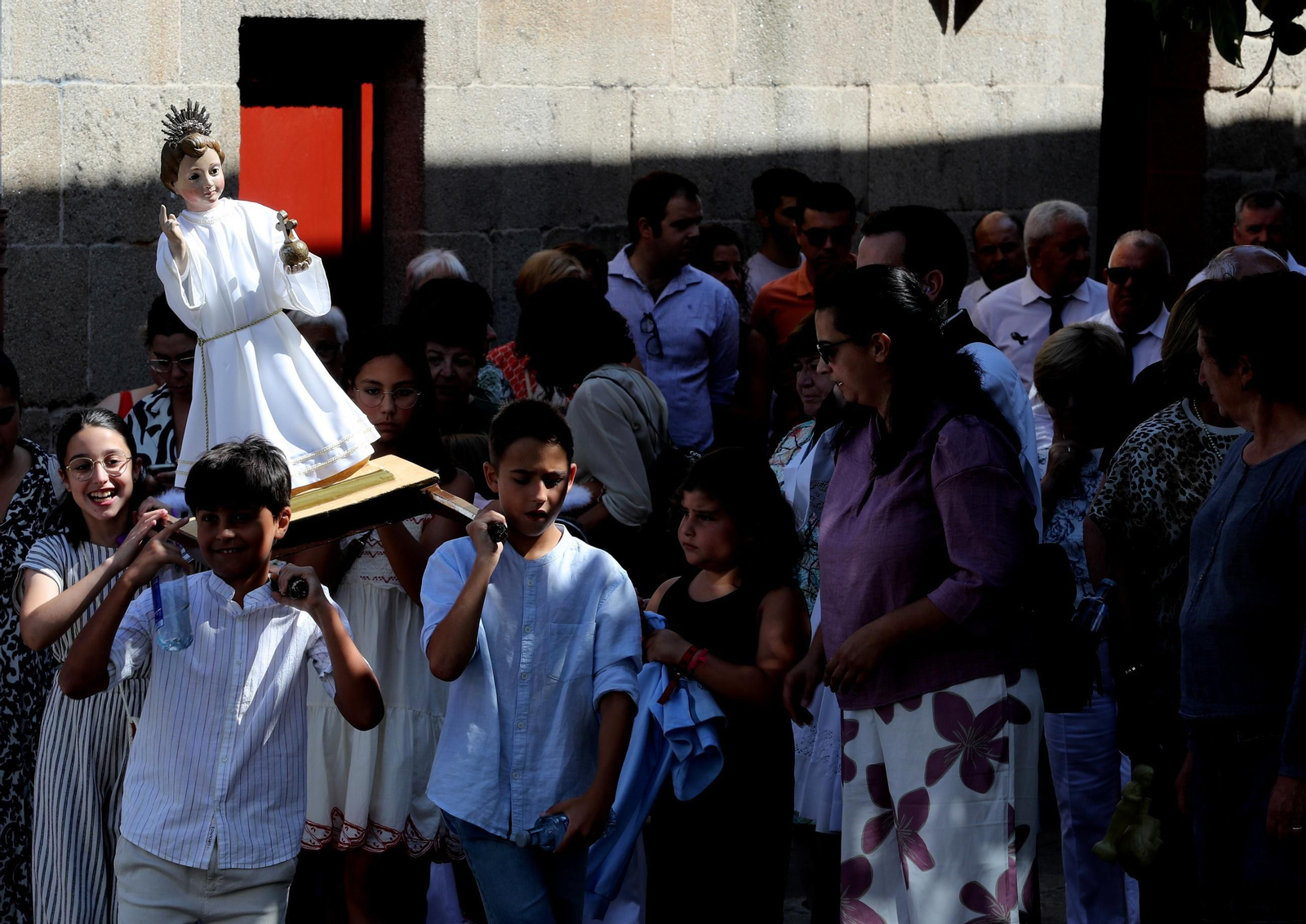 Galería | Allariz despide ó   San Bieito cunha   procesión sentida  e numerosa