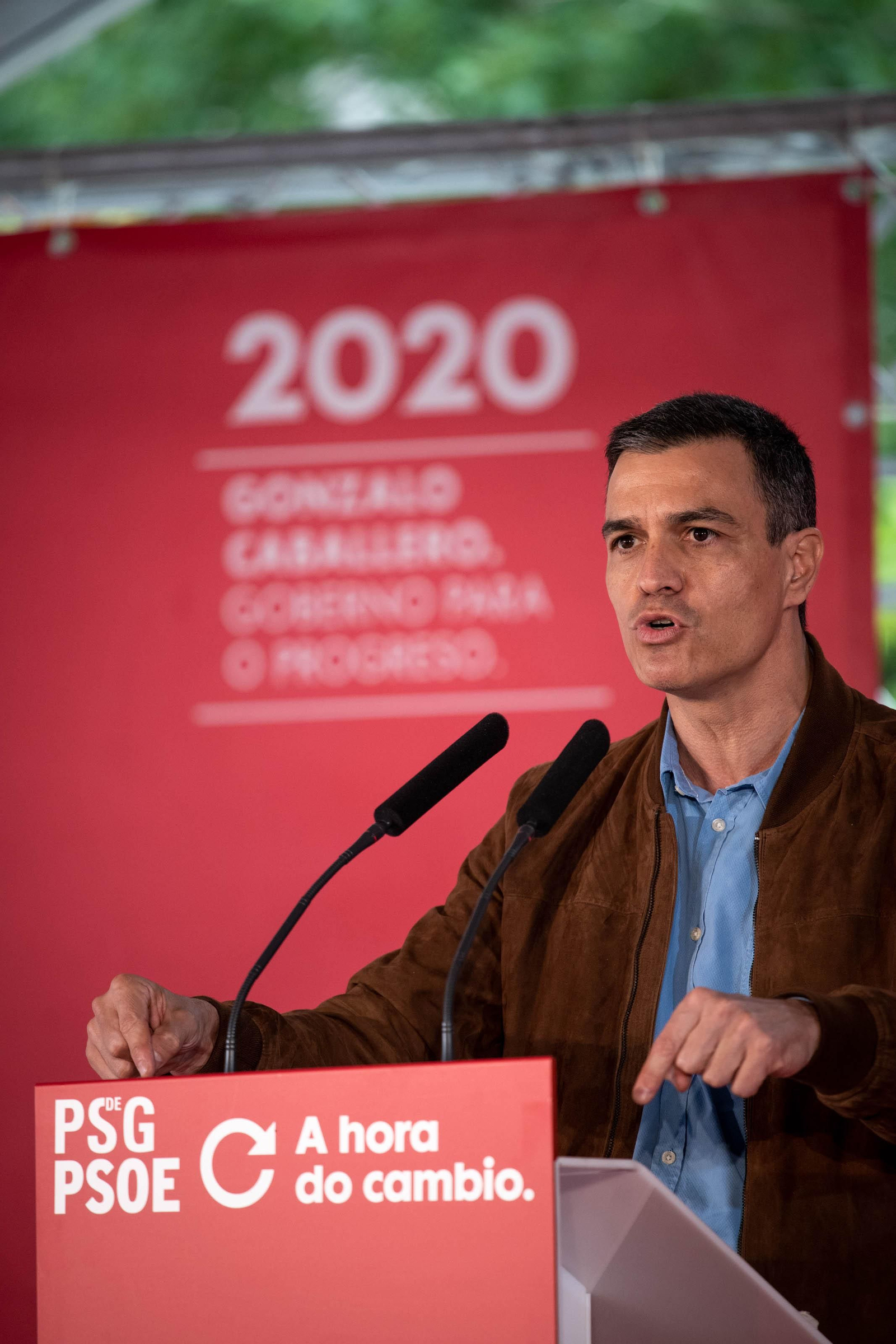 OURENSE (XARDÍNS DO POSÍO). 27/06/2020. OURENSE. El presidente del gobierno, Pedro Sánchez, acompaña al candidato a la Xunta de Galicia, Gonzalo Caballero y a Marina Ortega en un mitin del PSdeG-PSOE. FOTO: ÓSCAR PINAL

Pedro Sánchez